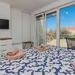 דירה Lovely In זאטון