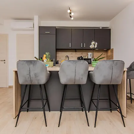 Apartment Awesome In *