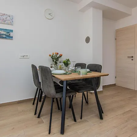 Apartment Awesome In *